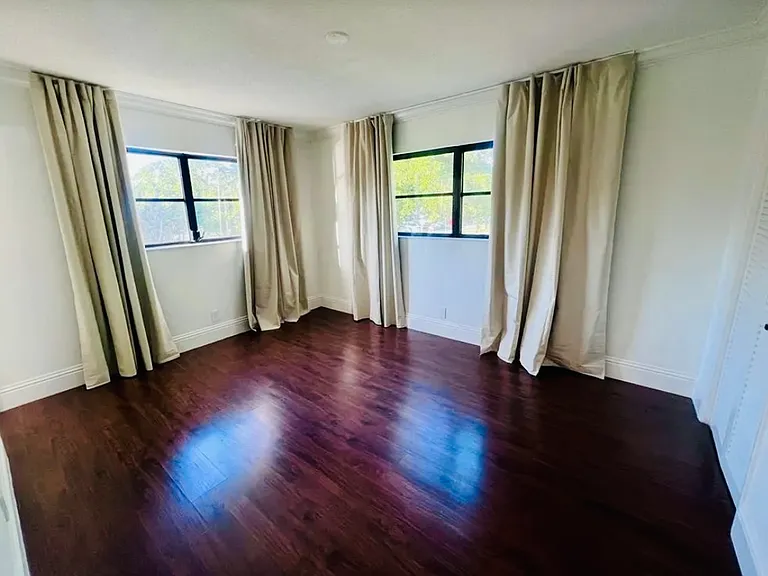 899 SE 2nd Ave #220 — Photo 6