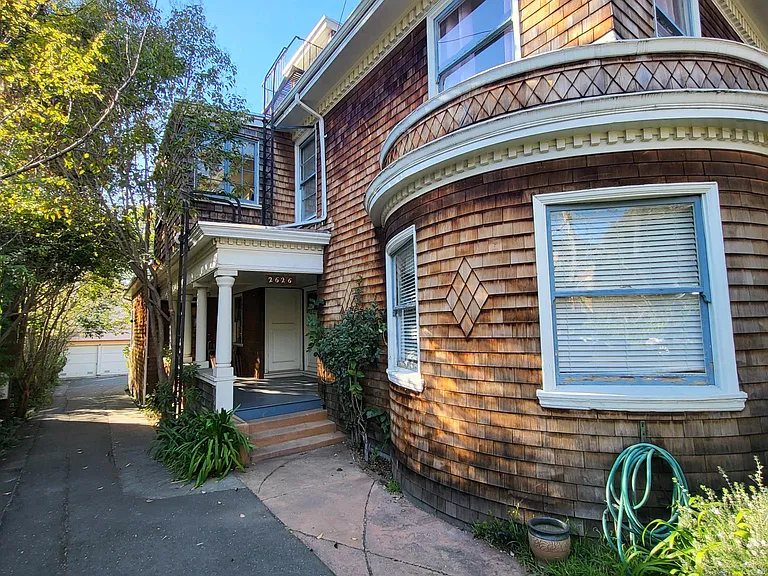 2626 Benvenue Ave #3 — Photo 1