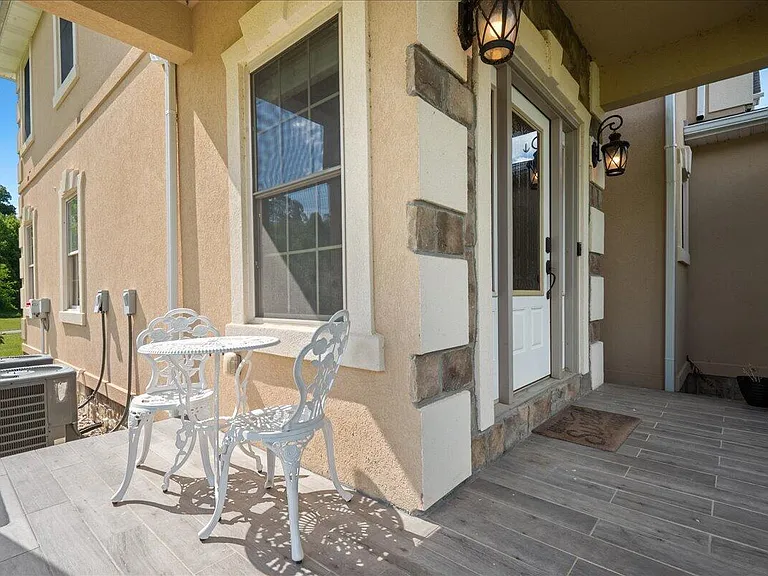 200 Crooked Creek Dr — Photo 4