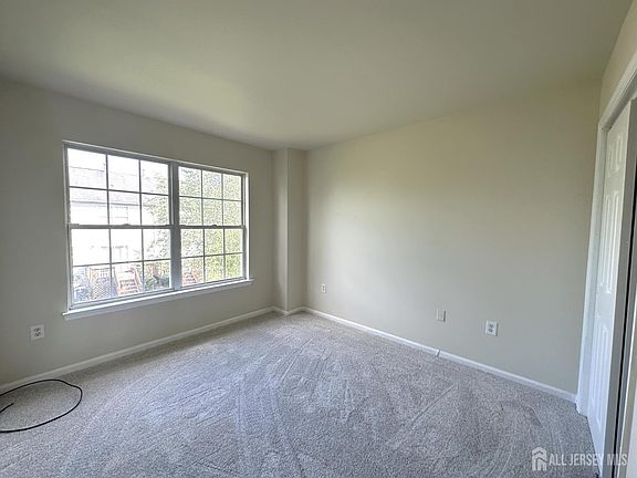 5th image of 52 Victoria Dr