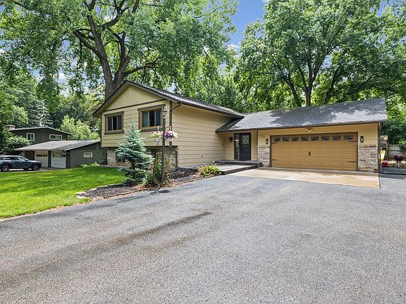 4th image of 2194 Snowshoe Ln E