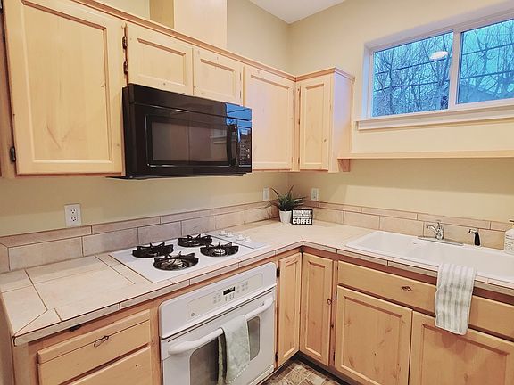 5th image of 7101 SE Sterling Ln