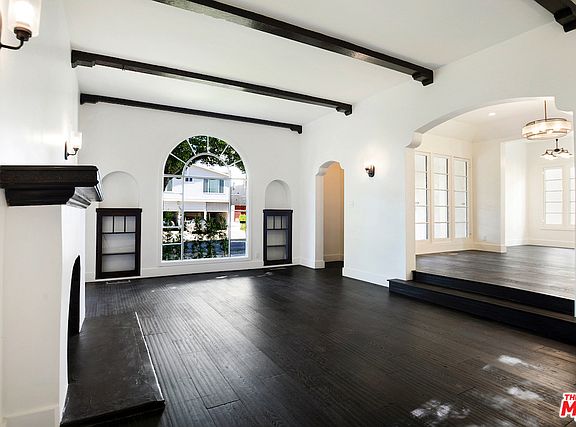 3rd image of 918 N Genesee Ave #1