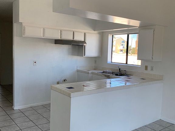 2nd image of 1096 Dawson Ave