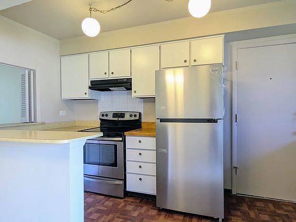 5th image of 230 Washington Sq APT D