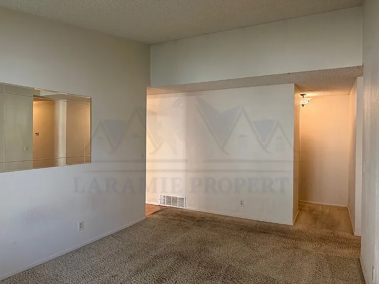 1905 Alsop Ln — Photo 8