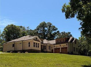 102 Misty Oaks Ln, Pendleton, SC 29670