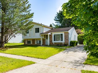 1152 Rue Deauville Blvd, Ypsilanti, MI 48198