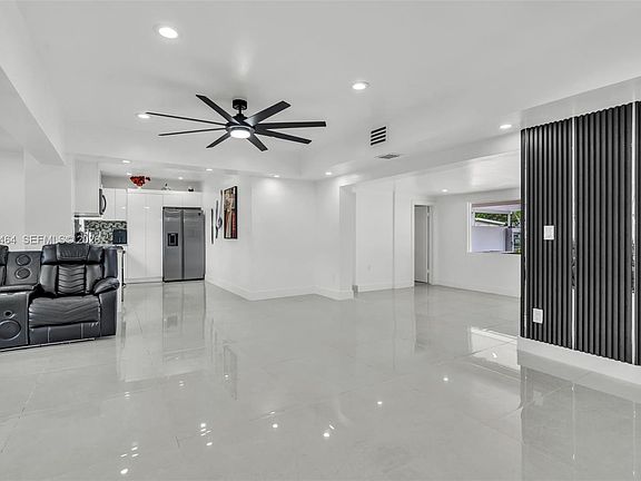 4th image of 1055 NE 144th St