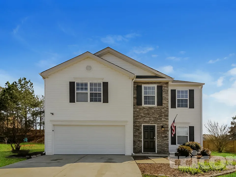 33 Abbey Ln NW