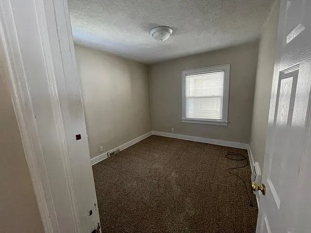 231 E Victoria St — Photo 11