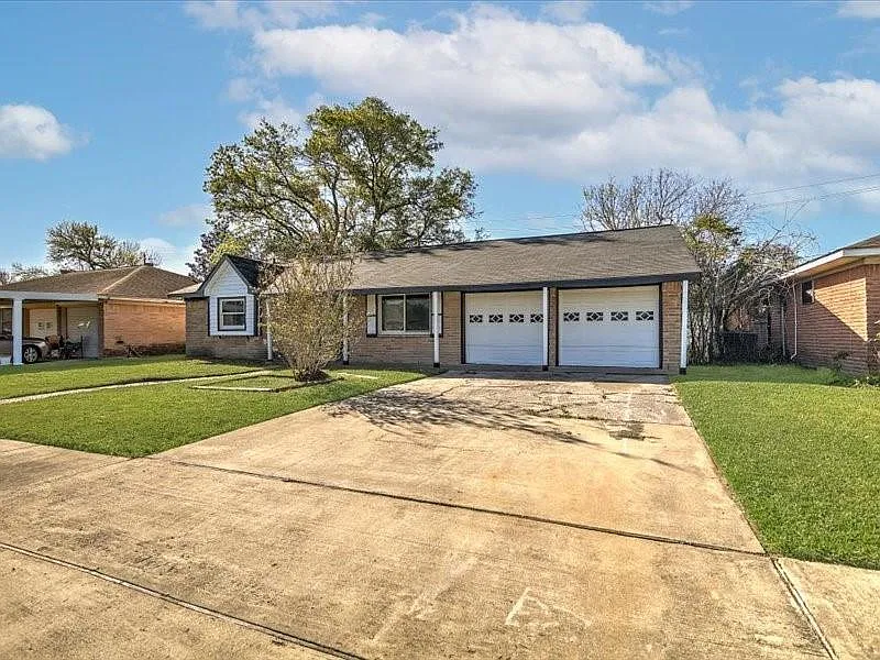3 bed, 2.0 bath, 1425 sqft, $2,500 — Photo 3