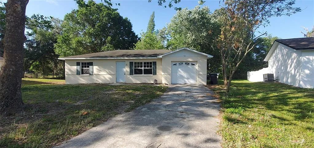 2 bed, 1.0 bath, 858 sqft, $1,550 — Photo 1