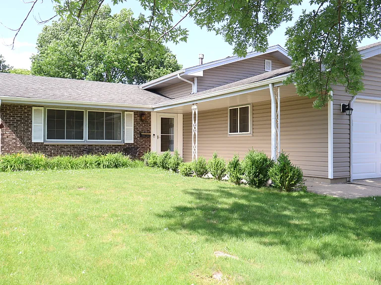 324 W Weathersfield Way — Photo 2