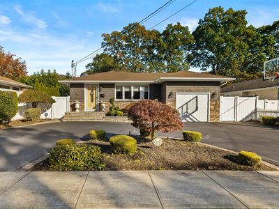 135 N Linden Street, Massapequa, NY, 11758