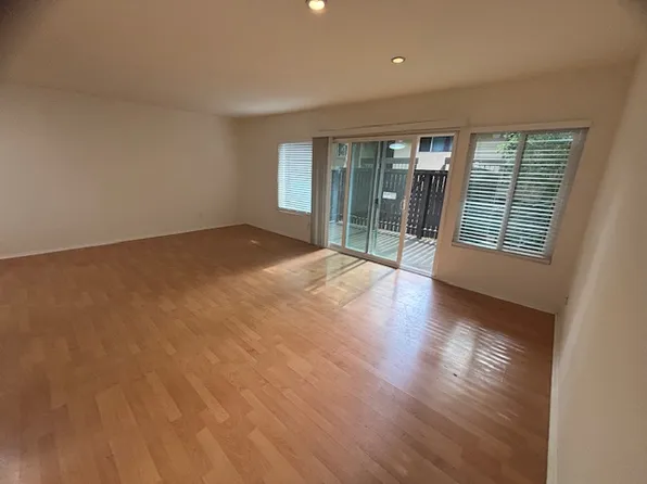 18350 Hatteras St, Tarzana, CA