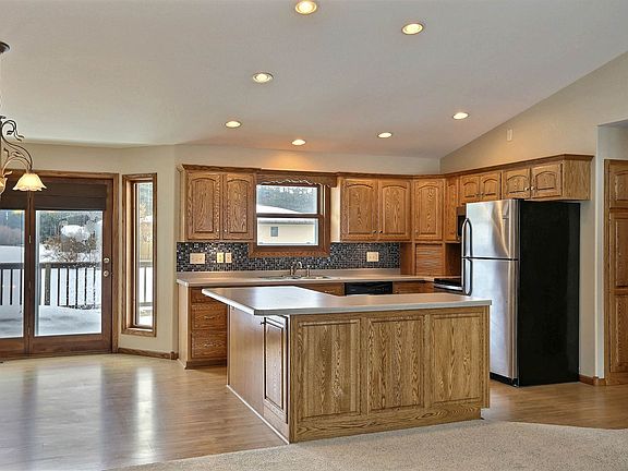 Kitchen_Dining_17031010