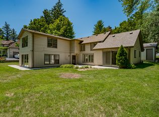 3S061 Williams Rd, Warrenville, IL 60555