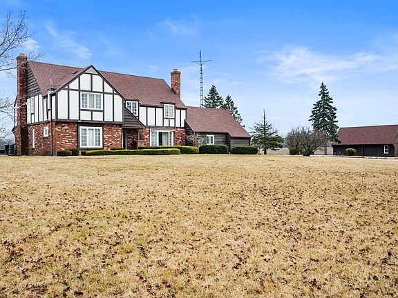 3rd image of 6735 N Woodlawn Dr