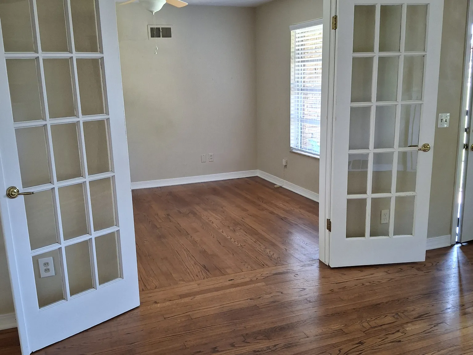 1103 Park Manor St — Photo 3