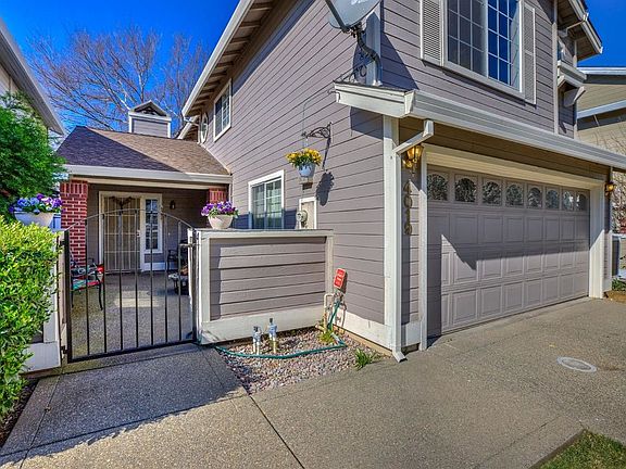 2nd image of 4019 Eastwood Village Ln