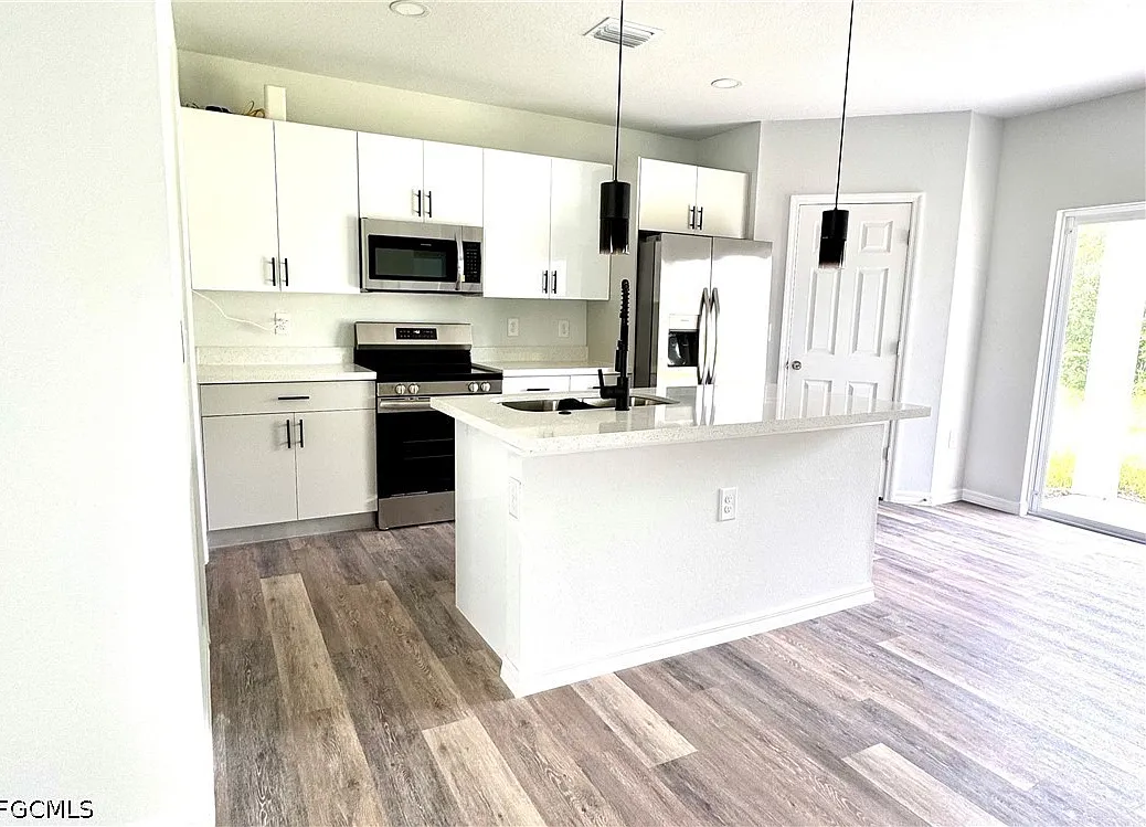 3 bed, 2.5 bath, 1548 sqft, $1,850 — Photo 3
