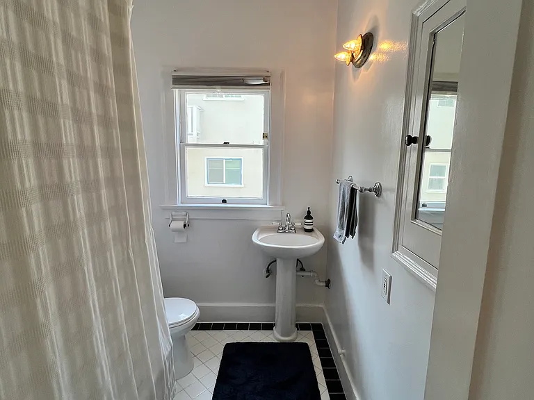 1935 N Vermont Ave #3 — Photo 13