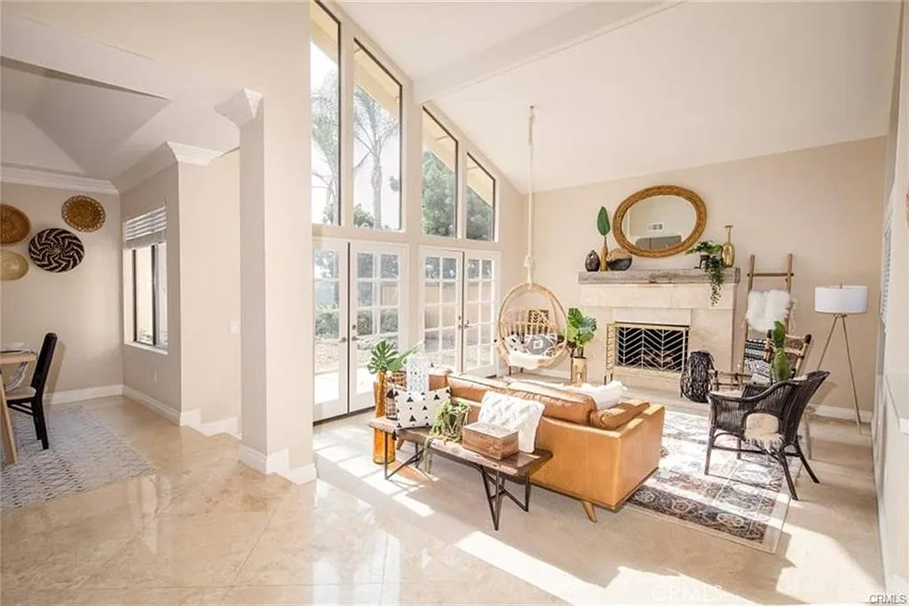 4 bed, 2.5 bath, 3075 sqft, $7,500 — Photo 4