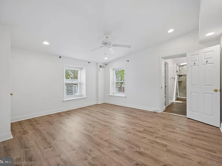 447 Dupont St — Photo 19