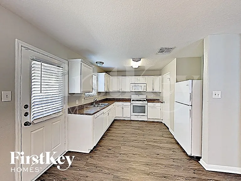 1438 Rocky Glen Ln — Photo 4
