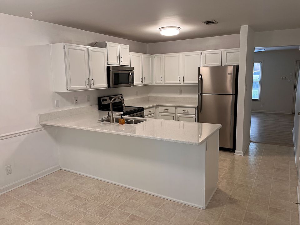 1st image of 104 Sparger Springs Ln