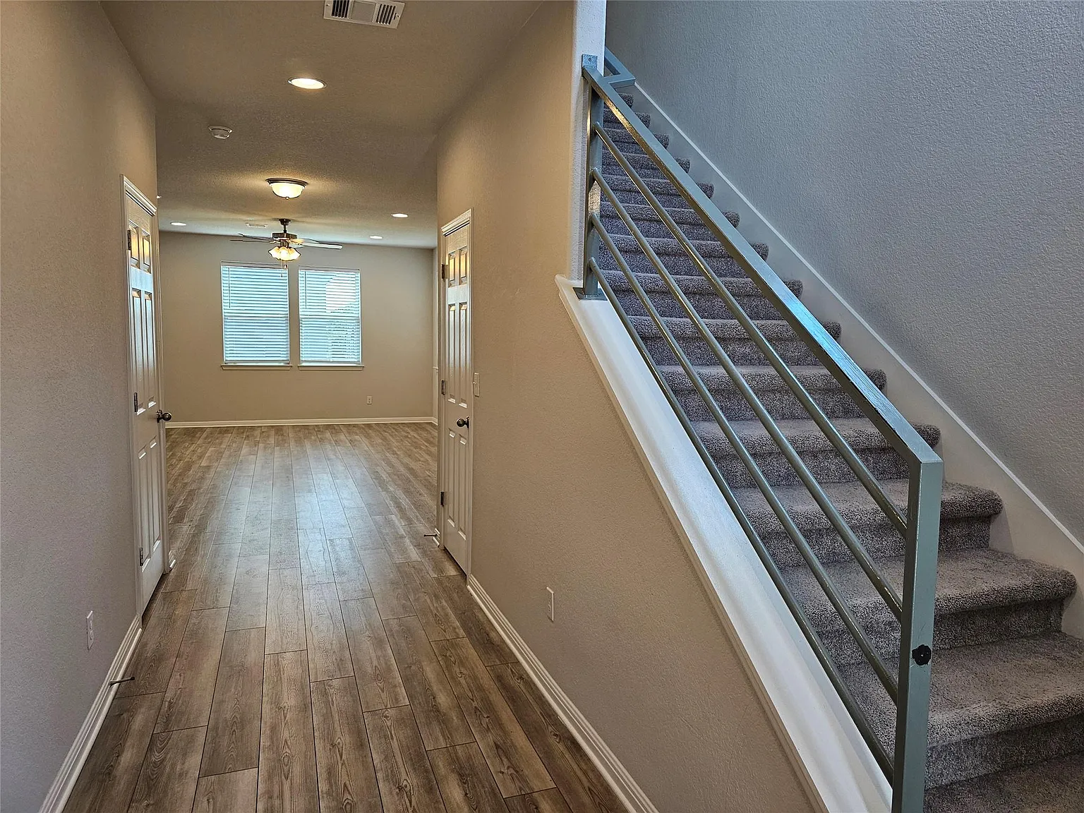 4 bed, 2.5 bath, 2026 sqft, $2,325 — Photo 2