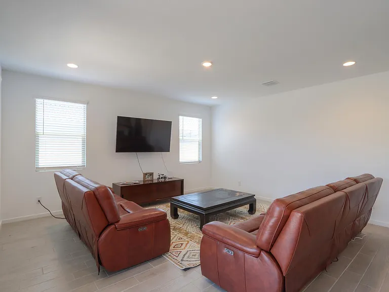 264 S San Gregorio Ln — Photo 23