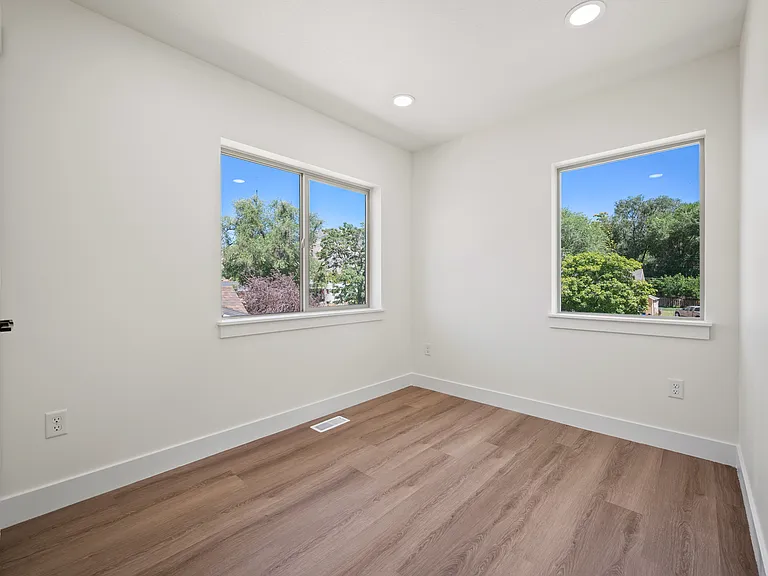 2233 Jefferson Ave #1 — Photo 7