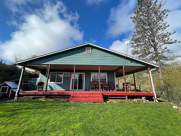 3rd image of 3383 Vista View Dr