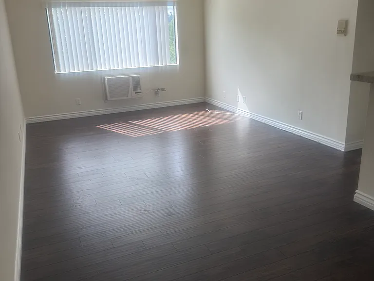1357 Armadale Ave #1 — Photo 4
