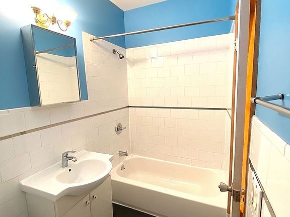 5th image of 279 21st St APT 3