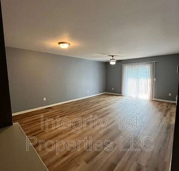 6323 NE 44th St — Photo 9