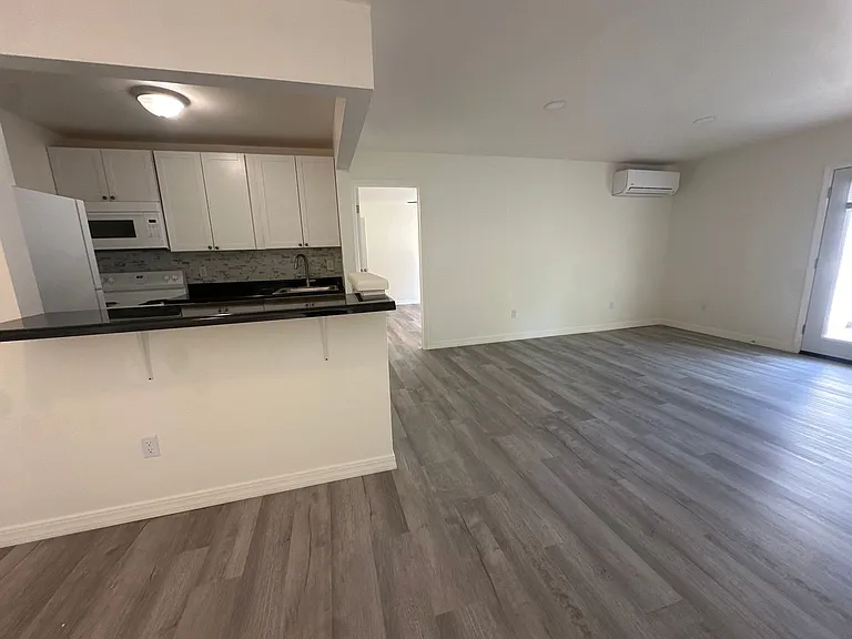 University Park Apartments near Cornell University — Photo 231