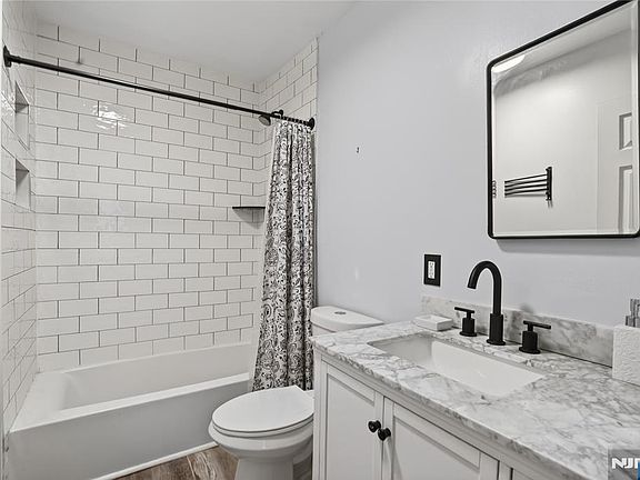 4th image of 76 Bright St #202