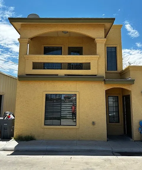 240 Val Verde St #B — Photo 1