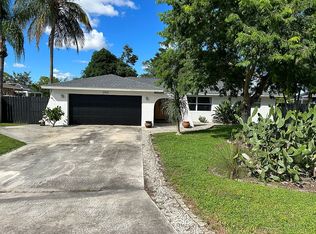 2413 Woodland Cir, Fort Myers, FL 33907