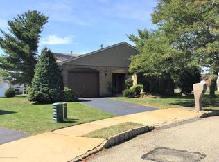 9 Little Ct, Marlboro, NJ 07746