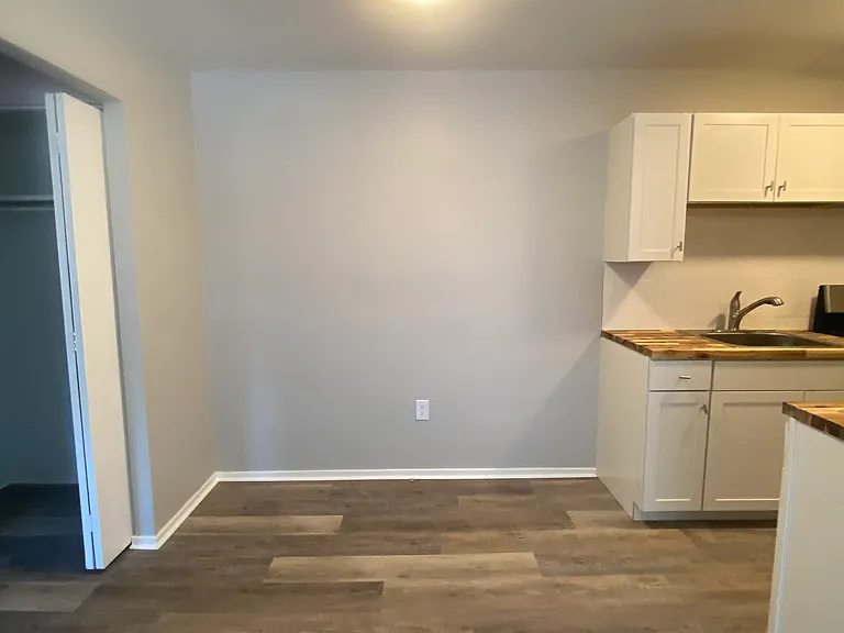 Creekside Apartments — Photo 11