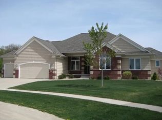 815 Hemlock Ct, Robins, IA 52328