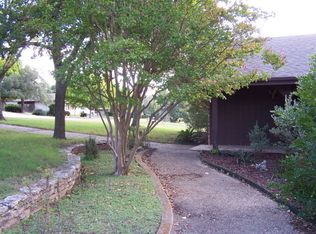 422 Forest Ridge Dr, Kerrville, TX 78028