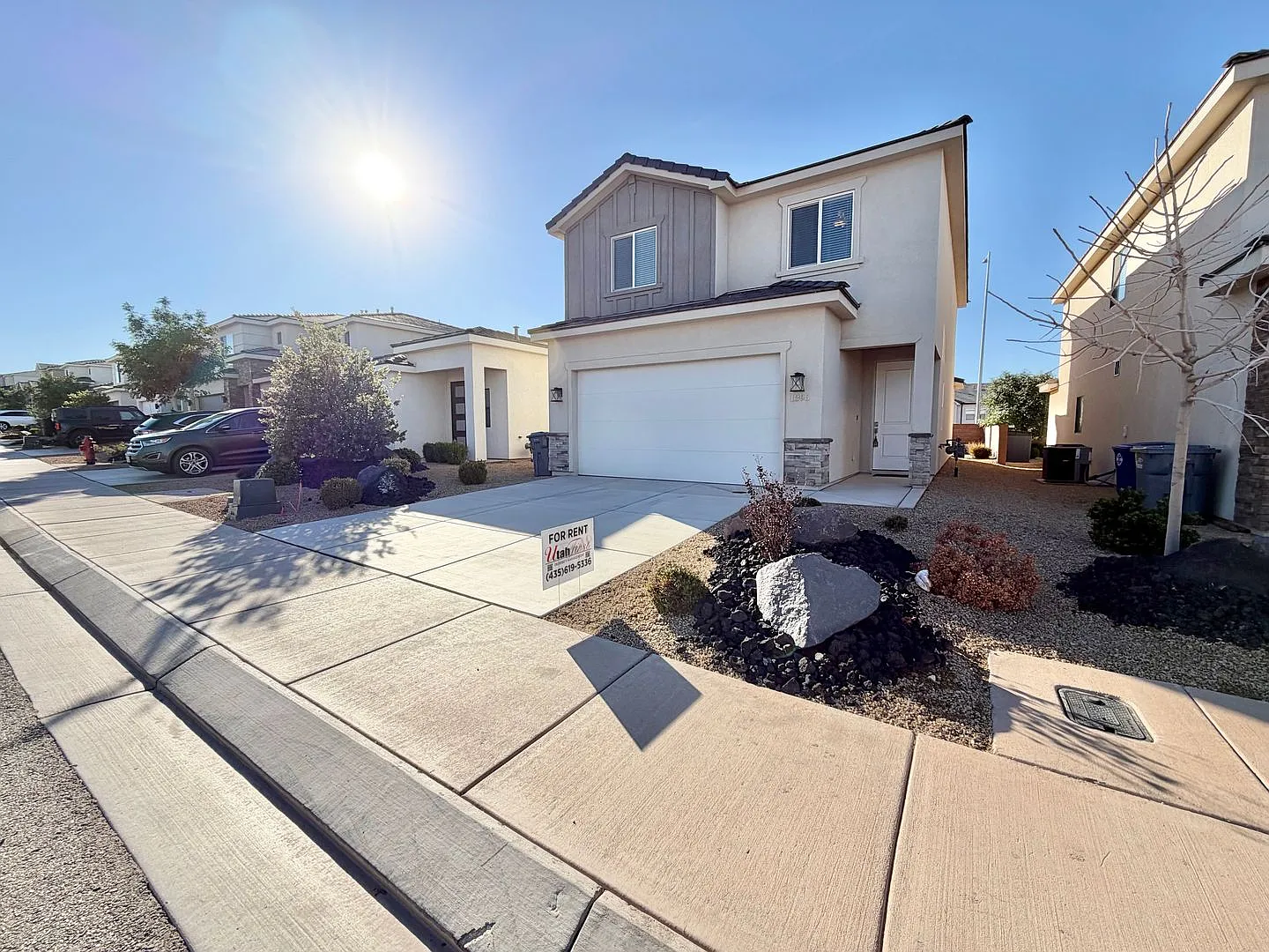 Four Bedroom White Trails Home — Photo 3