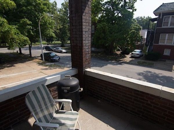 Large front porch overlooking park on Arsenal side