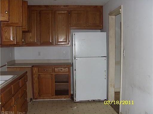 3rd image of 616 Morris Dr