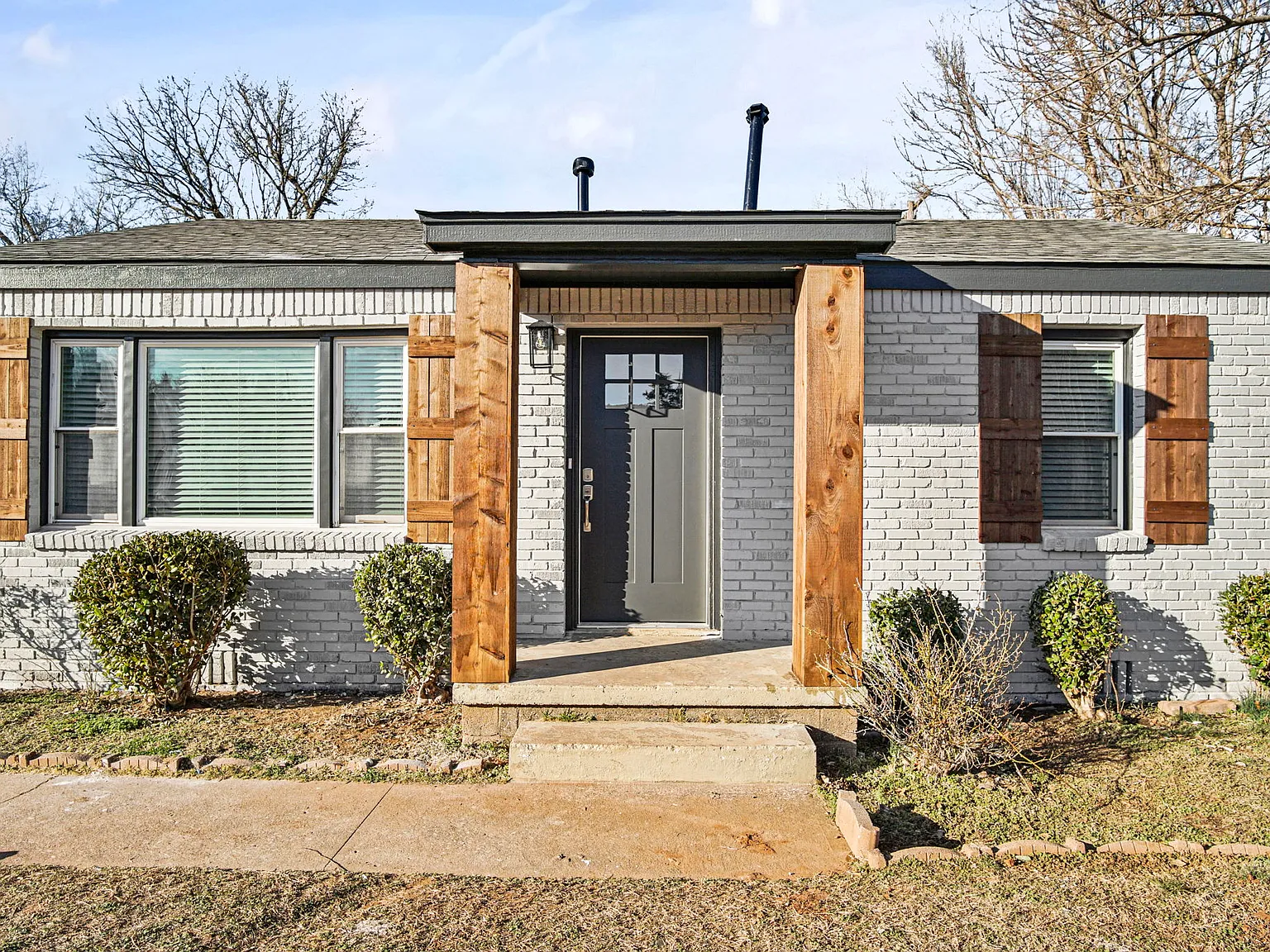 1012 Elmwood Drive - 1 — Photo 3